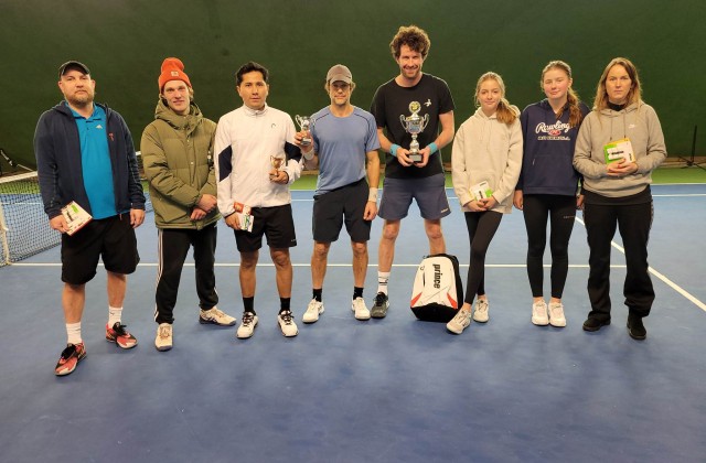 Hela startfältet, från vänster: Frimodig, Matz, Dipaz, Hedman, Carrigan, Björklund, Tobieson & Beckman